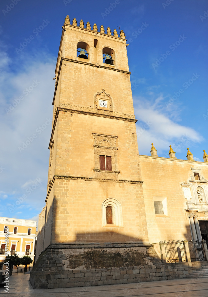 Torre campanario de la catedral y Ayuntamiento de Badajoz, Extremadura, España