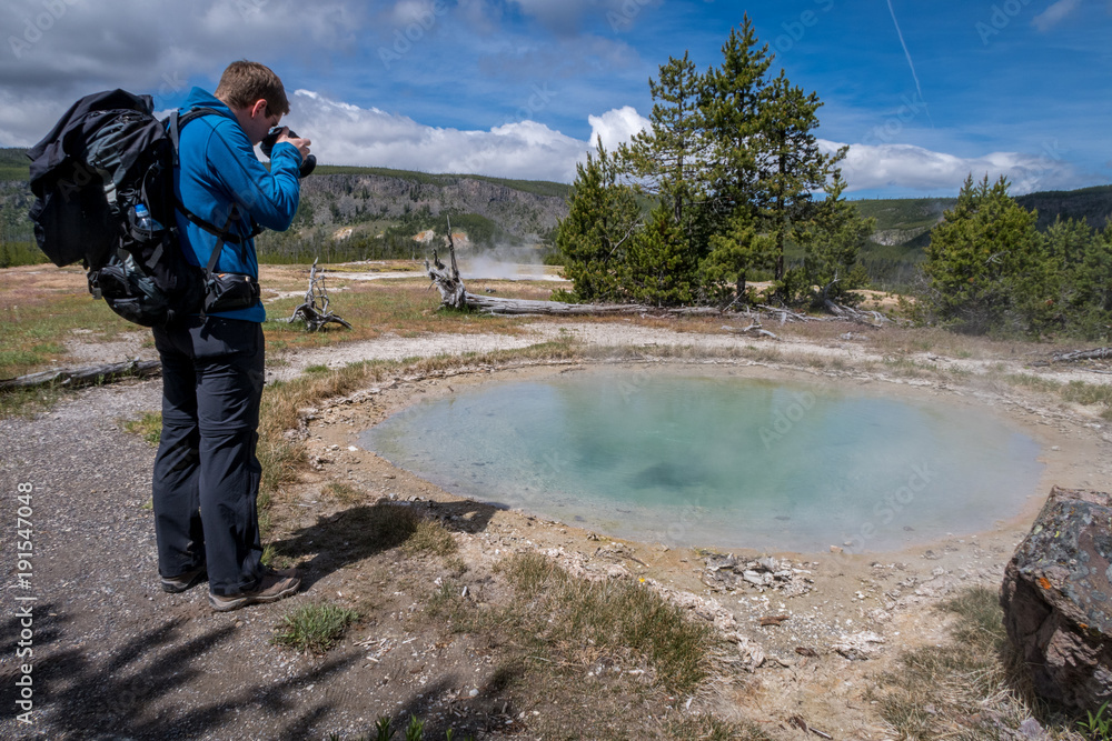 Obraz premium Man photographing Gem Pool