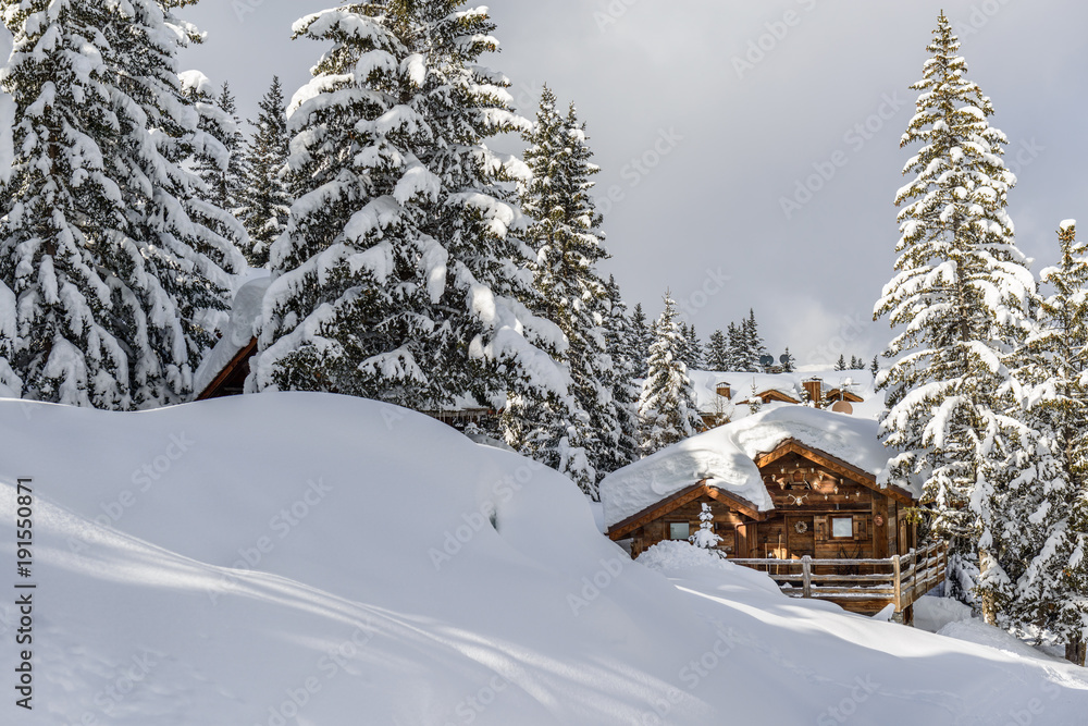 Chalet sous la neige, Courchevel, Savoie.