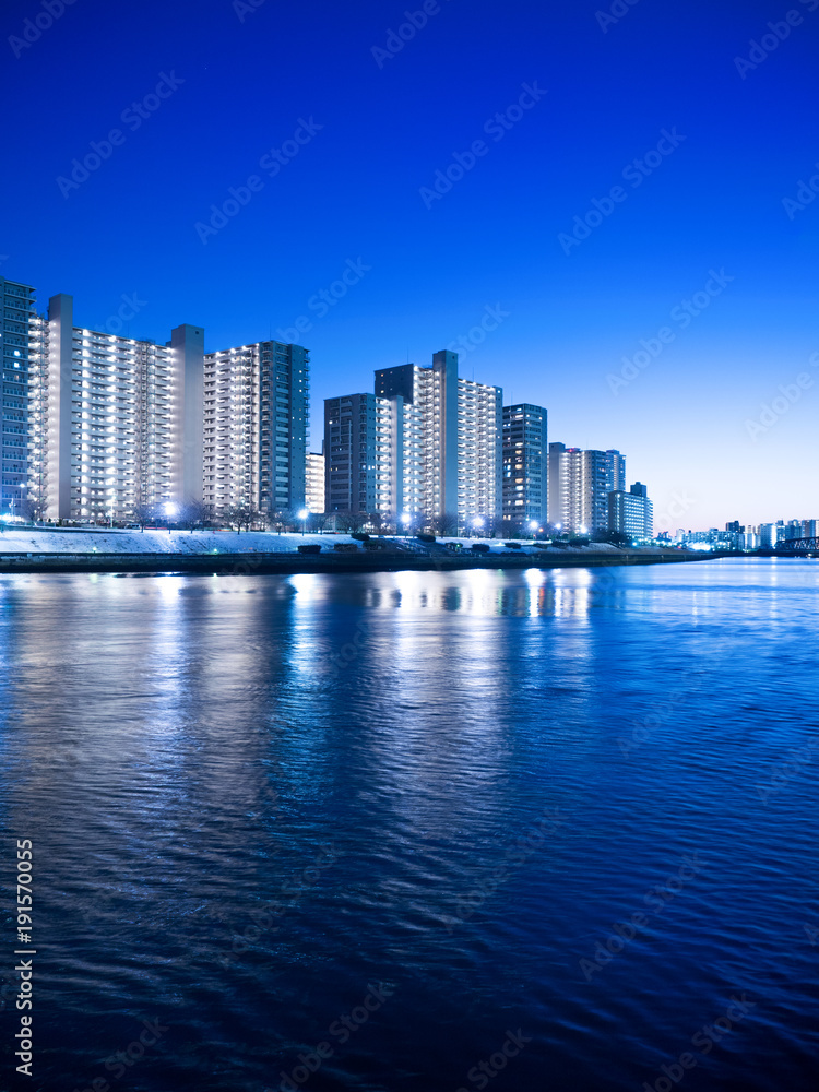 川沿いの高層マンション群 Stock Photo Adobe Stock 川沿いの高層マンション群 Stock Photo Adobe Stock