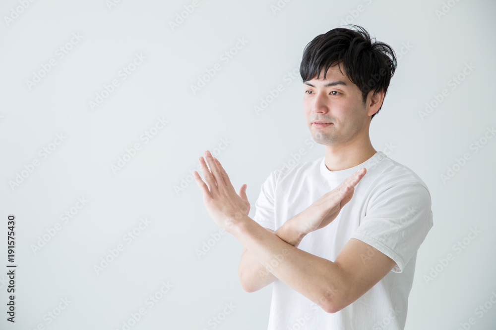 NGを出す男性
NGを出す男性