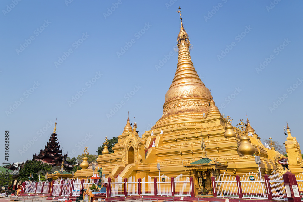 Fototapeta premium Gilded Ein Daw Yar Pagoda in Mandalay, Myanmar (Burma) on a sunny day.