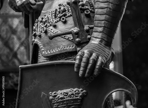 Принти на полотні Hand in armour of the medieval knight statue