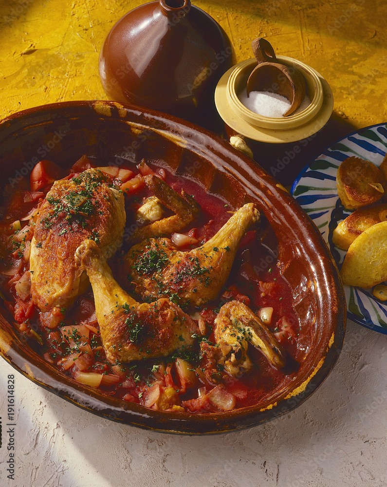 Geschmorte Hähnchenschlegel mit Tomatensauce aus dem Ofen Stock Photo Adobe Stock
