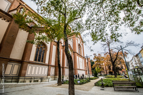 Die Altlerchenfelder Pfarrkirche zu den Sieben Zufluchten ist eine römisch-katholische Pfarrkirche im Bezirksteil Altlerchenfeld im 7. Wiener Gemeindebezirk Neubau. photo