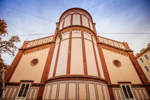 Die Altlerchenfelder Pfarrkirche zu den Sieben Zufluchten ist eine römisch-katholische Pfarrkirche im Bezirksteil Altlerchenfeld im 7. Wiener Gemeindebezirk Neubau. photo