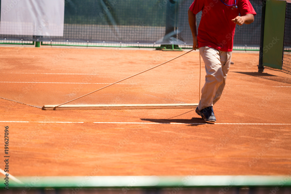 Preparation of a tennis court for competitions Preparation of a tennis court for competitions