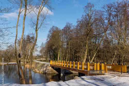 Obraz na płótnie Jeziorka river in park in Konstancin Jeziorna, Mazowieckie, Poland w salonie