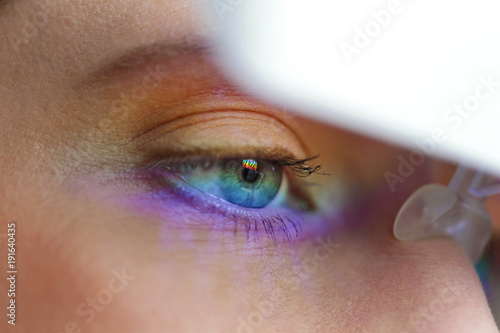 Fotografie femme portant lunettes de luminothérapie