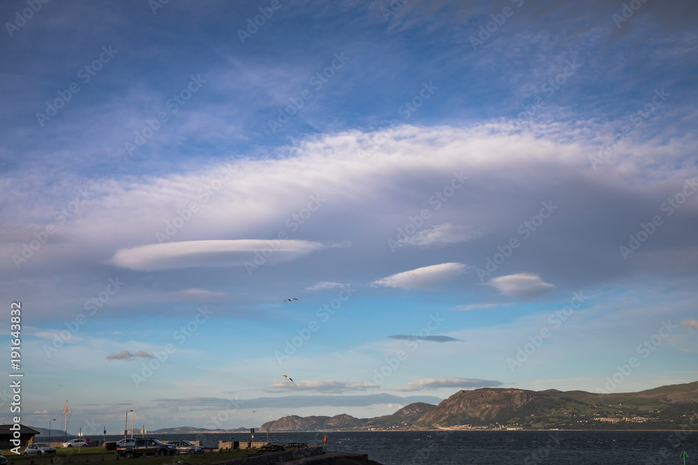Wolkenphänomen über der walisischen Küste Wolkenphänomen über der walisischen Küste