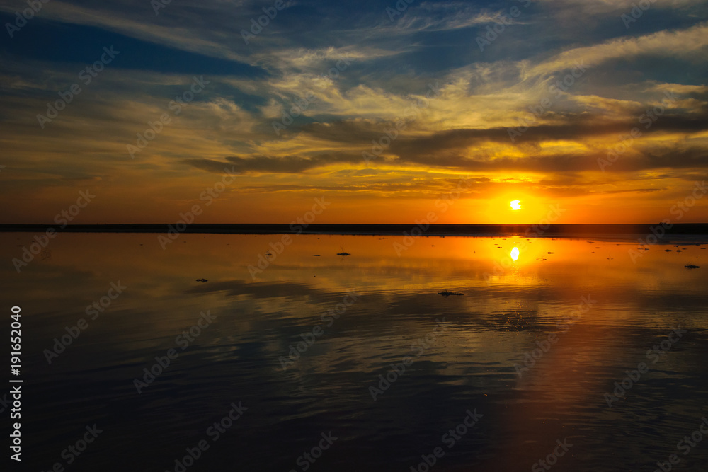 beautiful sunset over the sea, bright sunset colors in the clouds in the sky, beautiful background, desktop Wallpapers