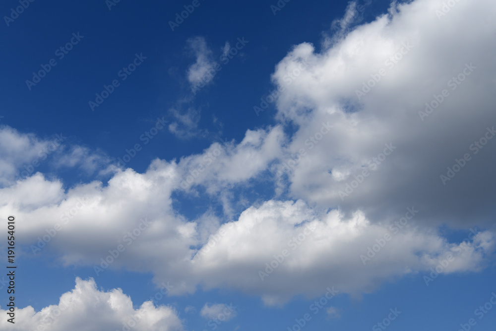 青空と雲「空想・雲のモンスター」目を見開く、目撃する、直視するなどのイメージ 青空と雲「空想・雲のモンスター」目を見開く、目撃する、直視するなどのイメージ