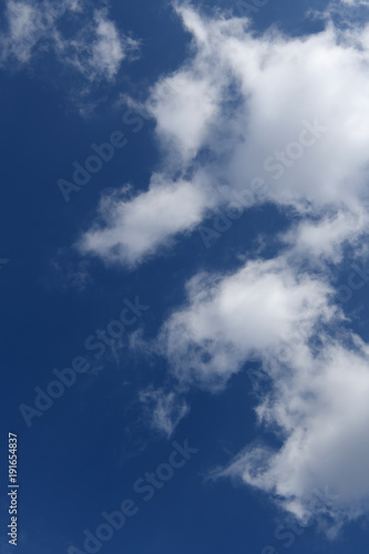 青空と雲「空想・雲のモンスターたち」三賢人、三兄弟、三銃士などのイメージ © Ryuji