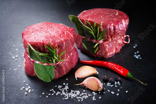 Fotografia Raw beef fillet steaks mignon on dark background