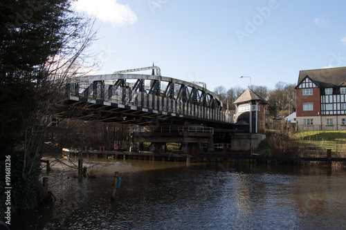 Swing bridge