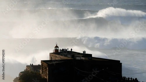 Vista do Farol da Nazaré no canhão da Praia do Norte