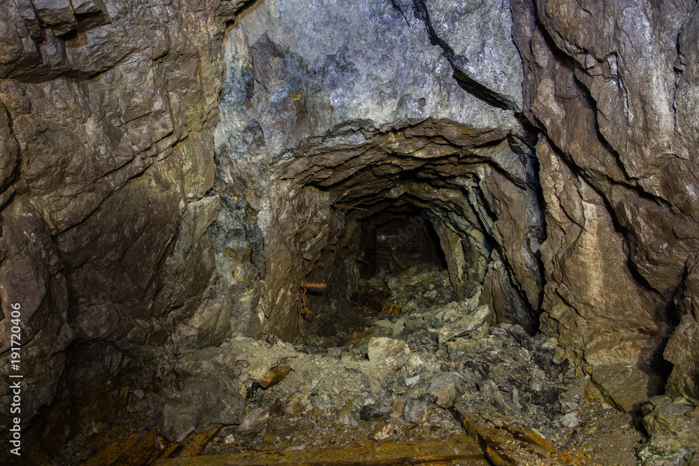Underground abandoned platinum ore mine shaft tunnel gallery Underground abandoned platinum ore mine shaft tunnel gallery