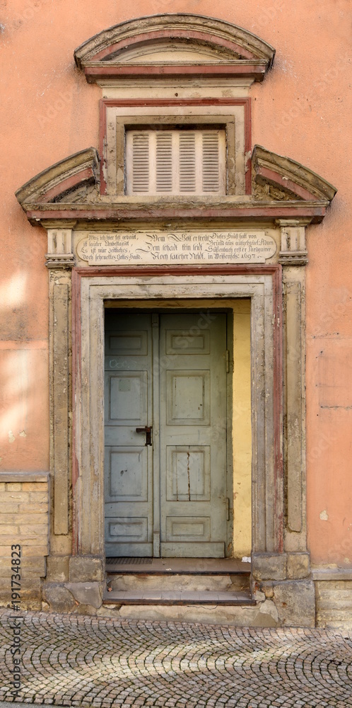 Alte Tür in Weissenfels, Saale