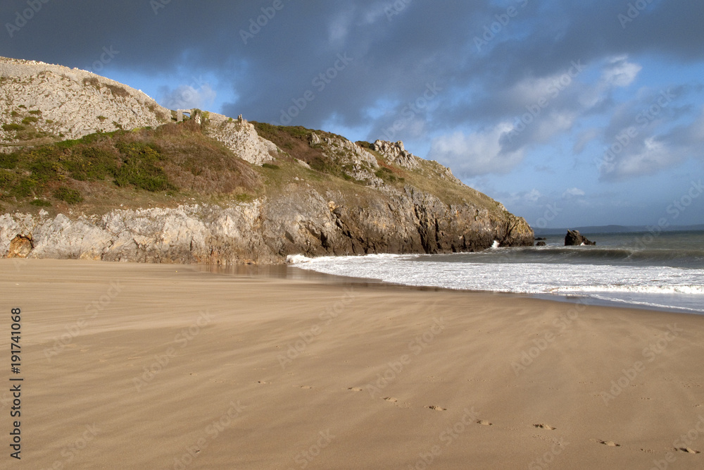 UK, Wales, Pembrokeshire, Barafundle Bay in autumn sun
