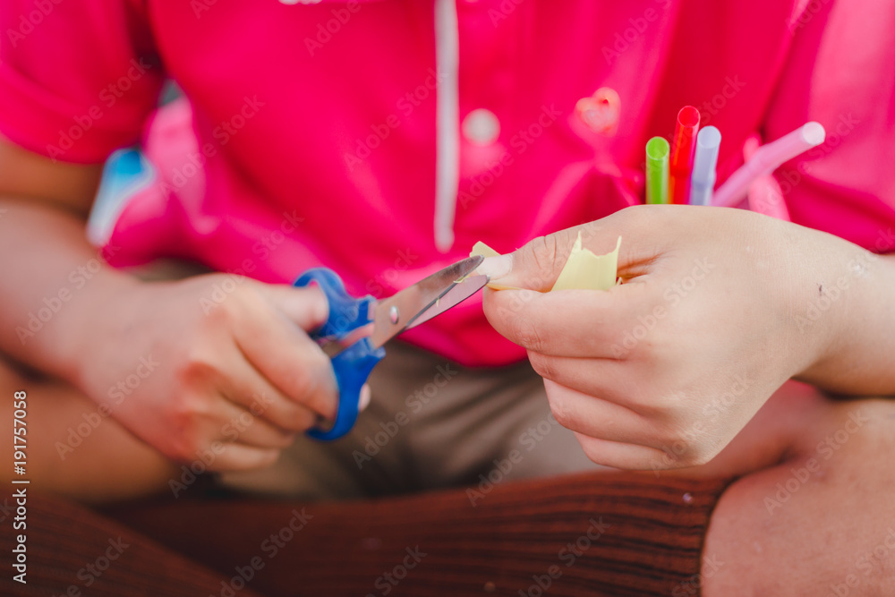 The Students are making straw flowers in classroom. The Students are making straw flowers in classroom.