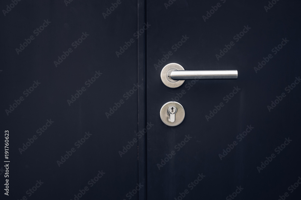 Obraz premium Close up keys lock in black door