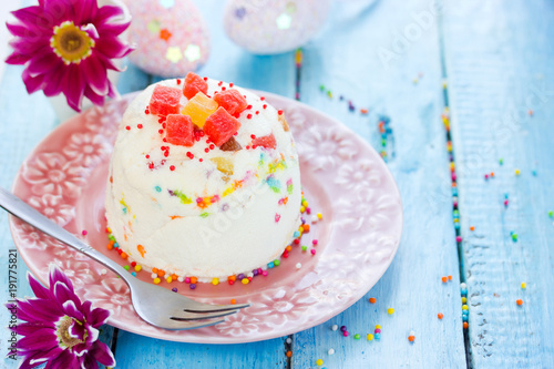 Obraz na plátne Easter quark dessert with candied fruit