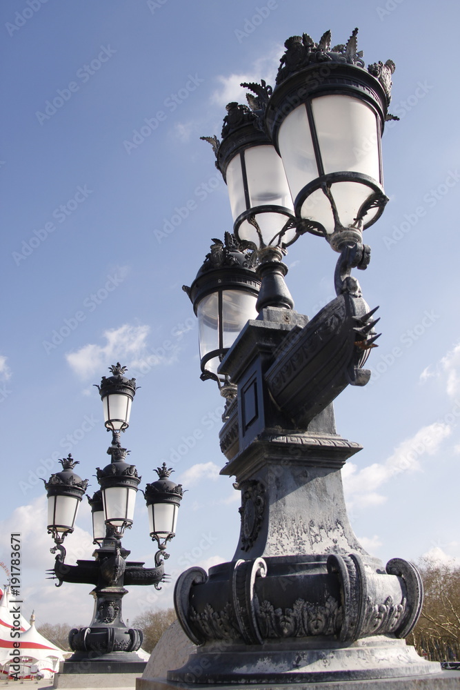 Candélabres du monument aux Girondins à Bordeaux, Gironde	