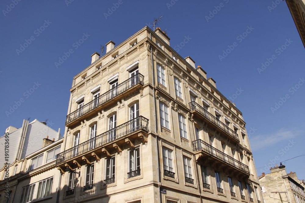 Fototapeta premium Immeuble ancien à Bordeaux, Gironde