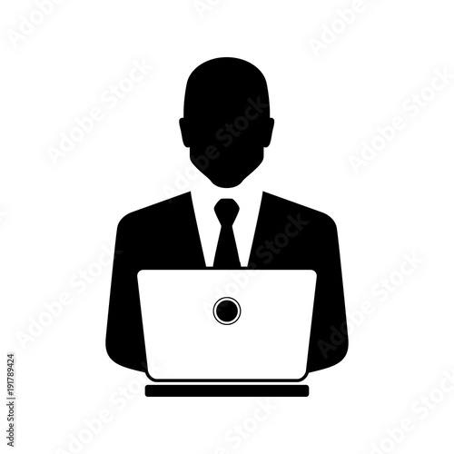 Icono plano hombre trabajando en ordenador en color negro