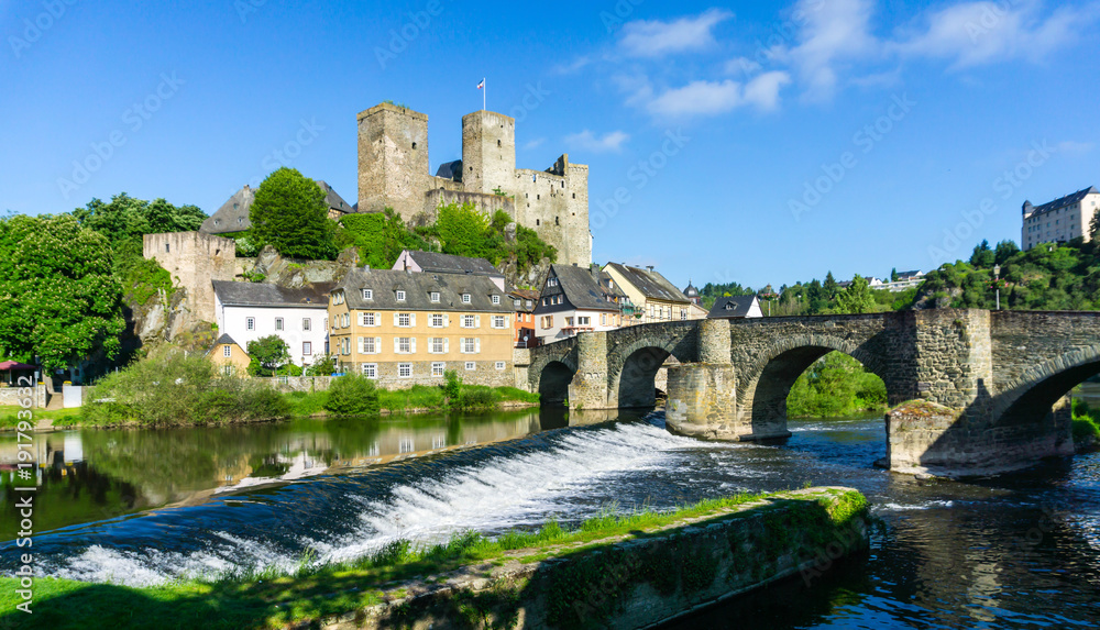 Burg Runkel an der Lahn mit Lahnbrücke Burg Runkel an der Lahn mit Lahnbrücke