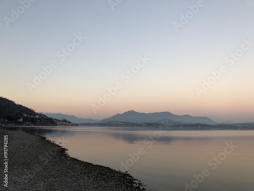 Lago Maggiore nel tramonto invernale, Lesa