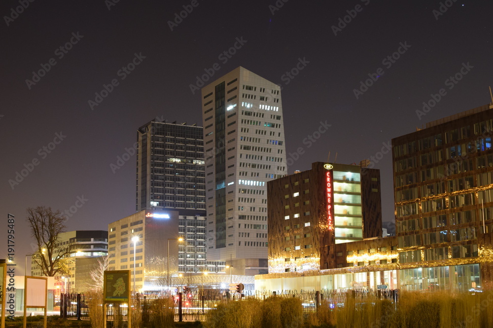 Fototapeta premium Ciel d'Euralille vue de nuit