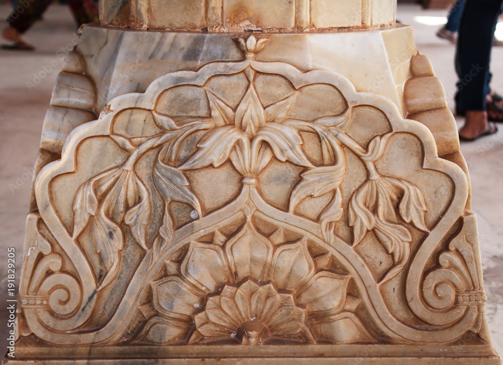 art made on the pillars of the amber fort Jaipur