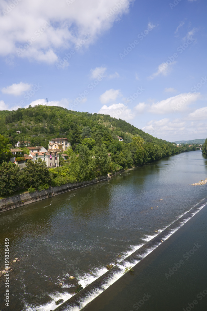 Obraz premium View down the River Lot from Pont Valentre, Cahors, Lot, France