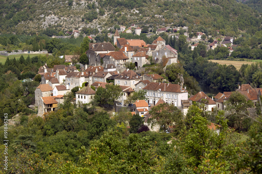 Rural village of Calvignac on a hilltop in the Lot Valley, The Lot, Midi-Pyrenees, France, Europe