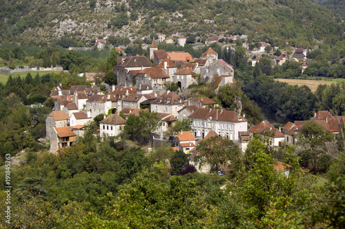 Rural village of Calvignac on a hilltop in the Lot Valley, The Lot, Midi-Pyrenees, France, Europe © Chris Rose