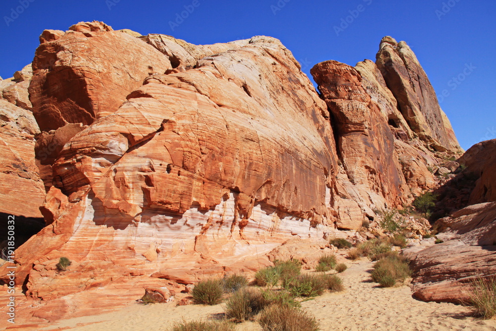 Fototapeta premium Rock formation at White Dome Loop in Valley of Fire State Park in Nevada in the USA 