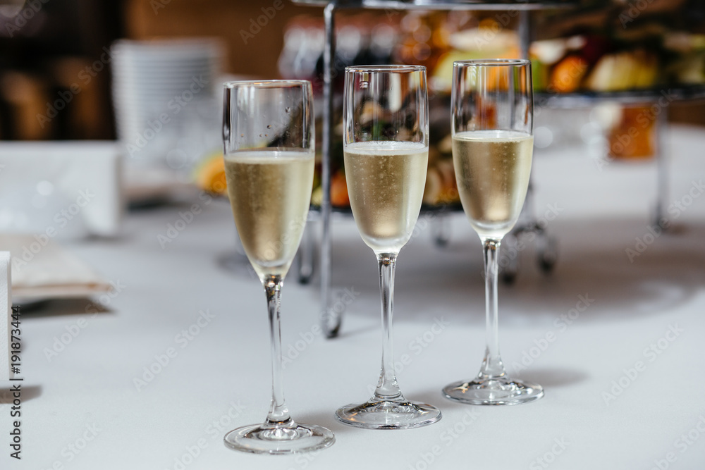 full glasses of champagne full glasses of champagne