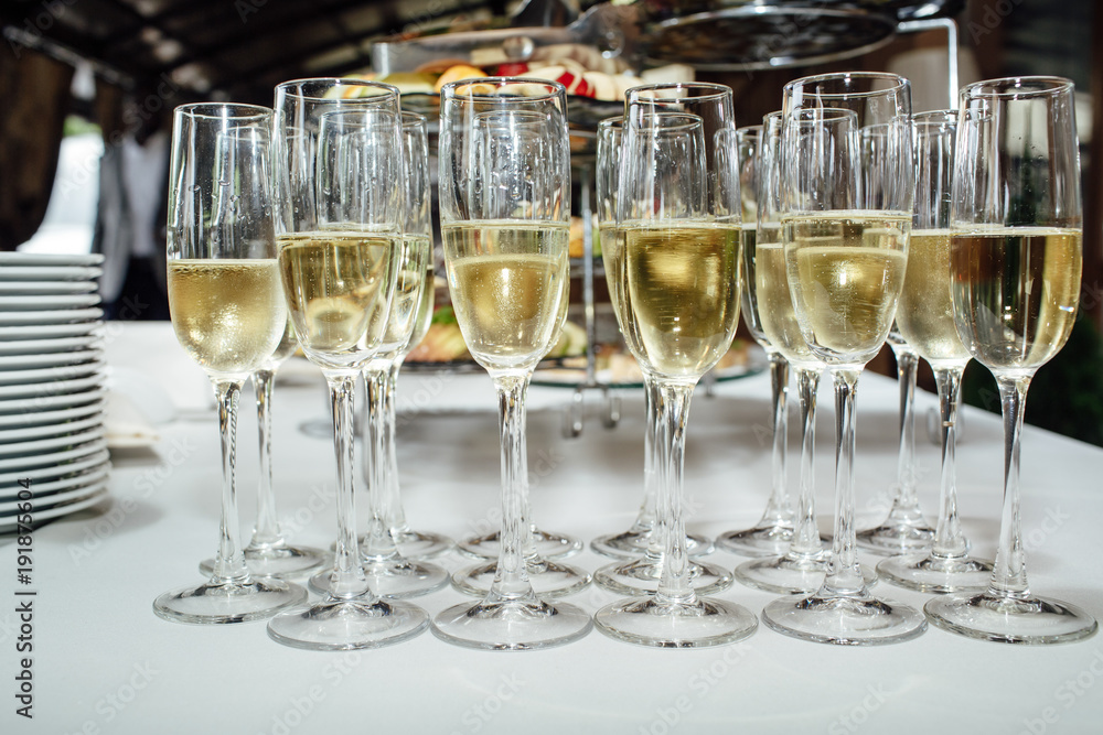 full glasses of champagne full glasses of champagne