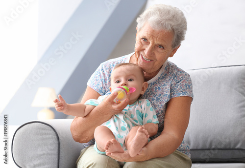 Senior woman playing with h...