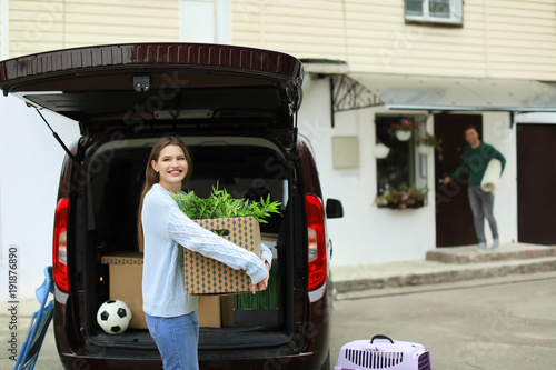 Young couple unloading boxe...