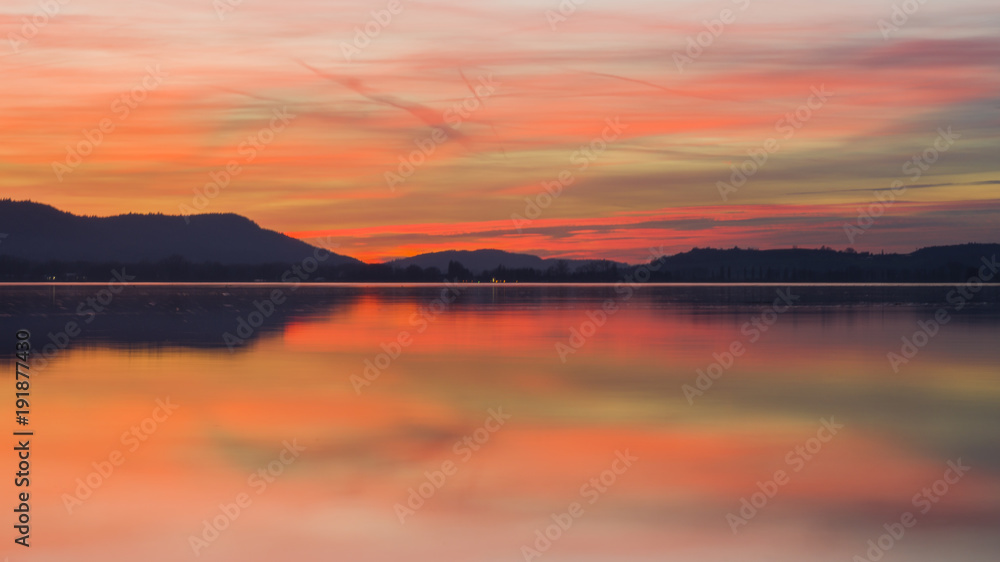 Traumhafter Sonnenuntergang am schönen Bodensee