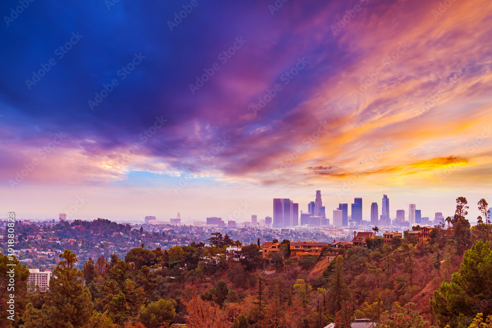 Naklejka premium Różowy zachód słońca nad Los Angeles