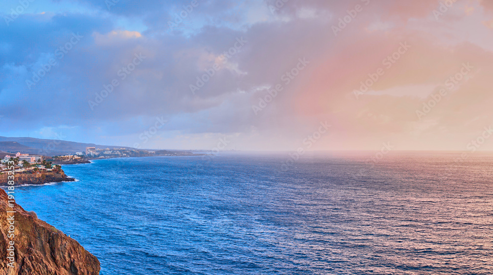 Obraz premium Dramatic sky at sunset over ocean / San Agustin - Grand Canary Island - Spain