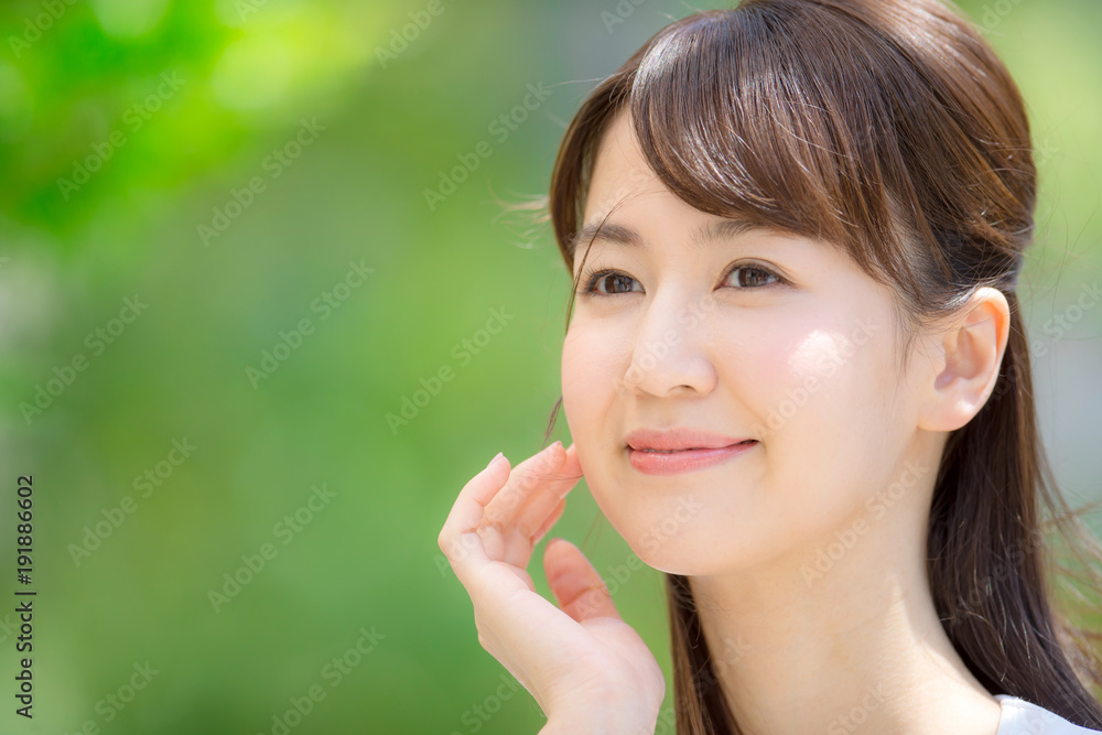スキンケア・女性・新緑 スキンケア・女性・新緑