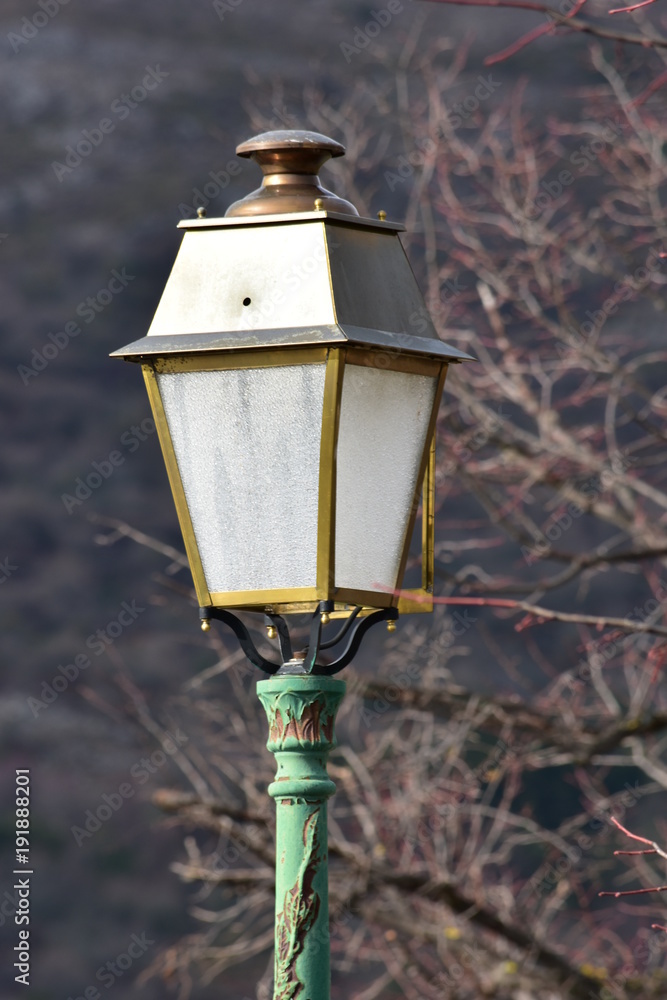 LAMPADAIRE A L'ANCIENNE