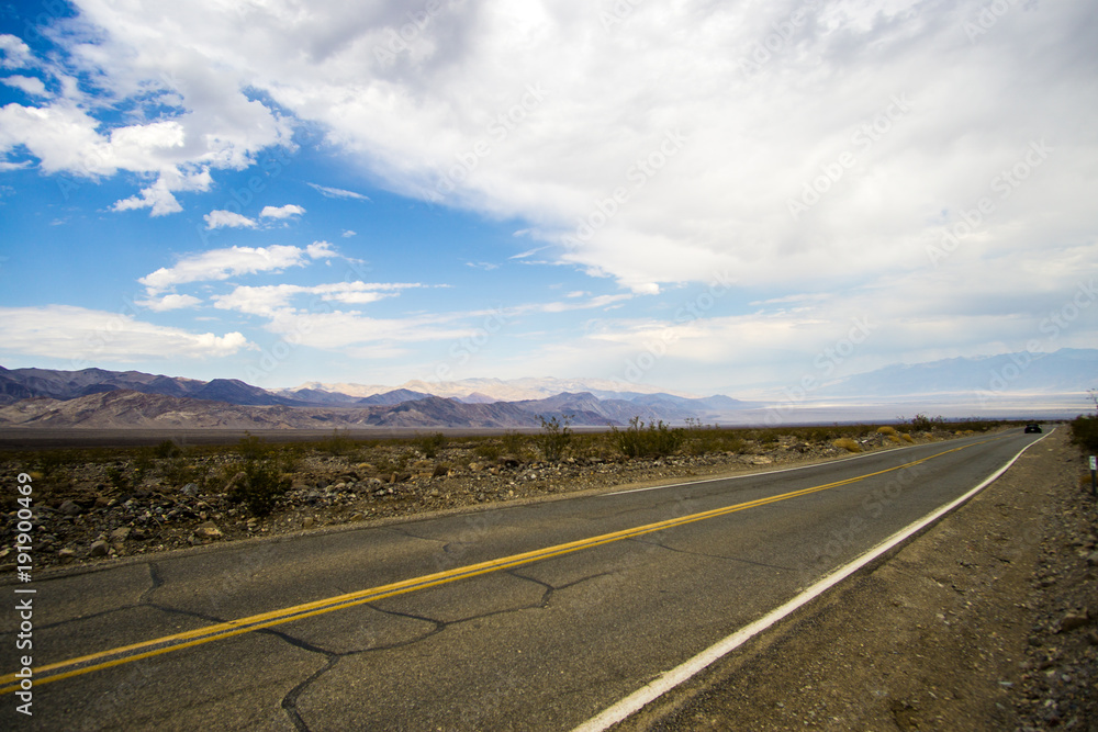 Fototapeta premium Death Valley road