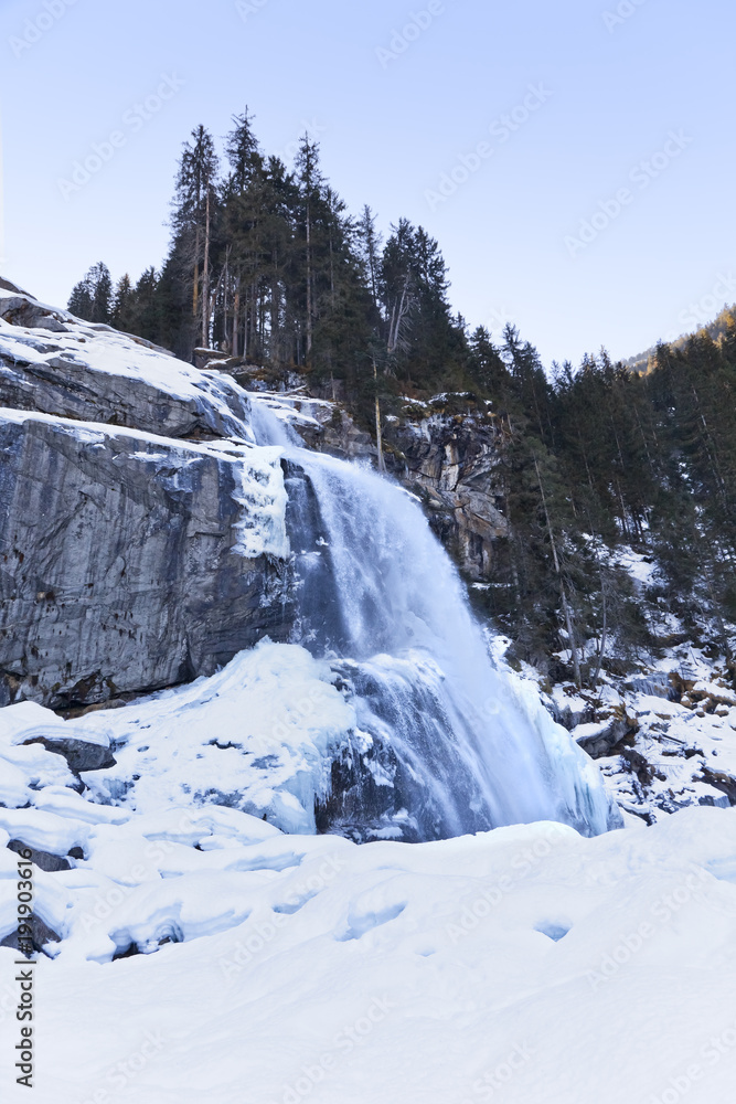 Fototapeta premium Krimmler Wasserfälle im Winter 