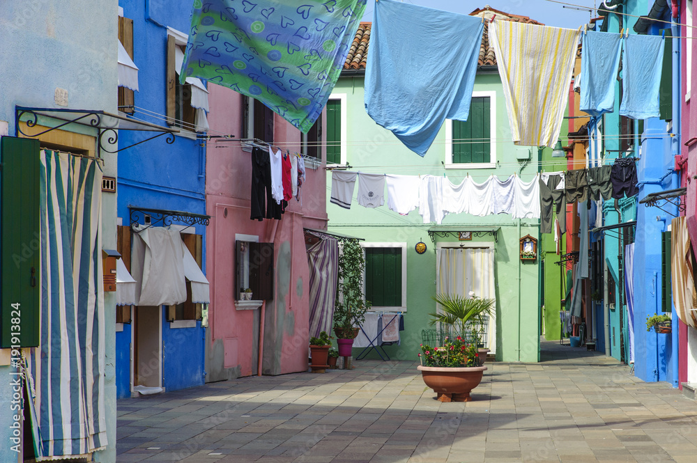 Φωτογραφία glimpse of the island of Burano in Venice with its characteristic colored houses