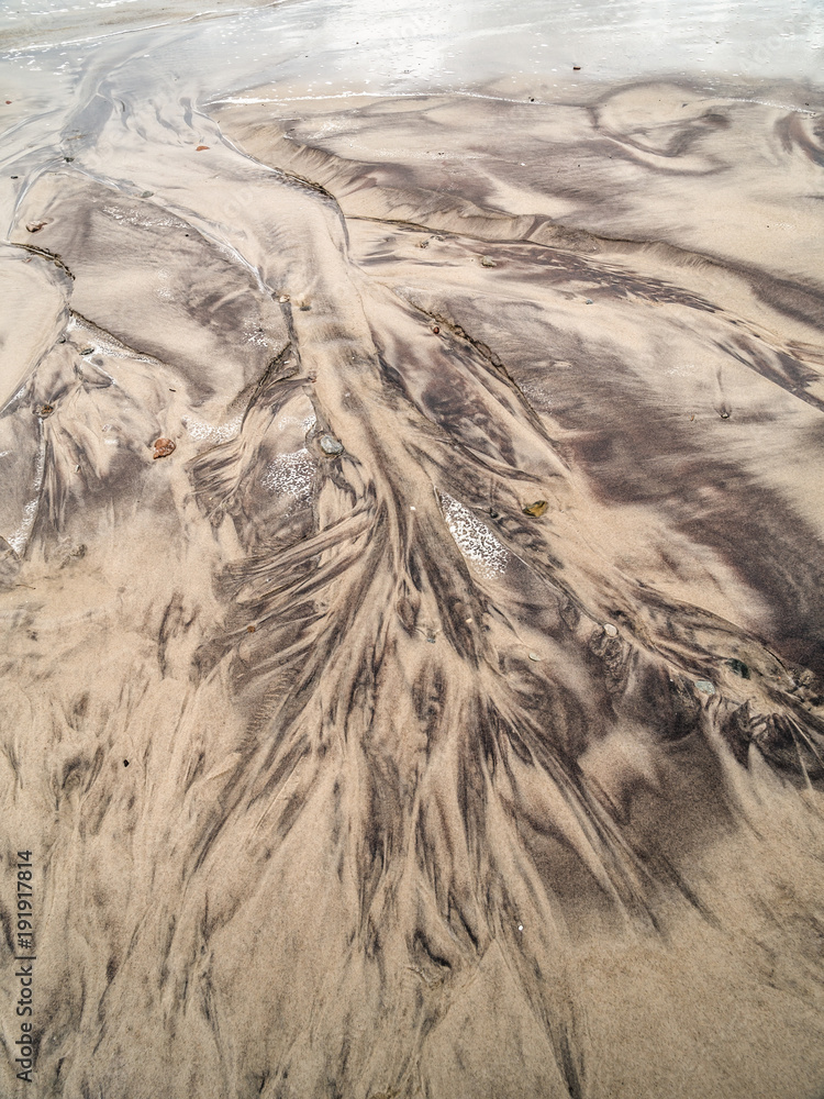 Fotografie Tidal watercourse and marks on the beach